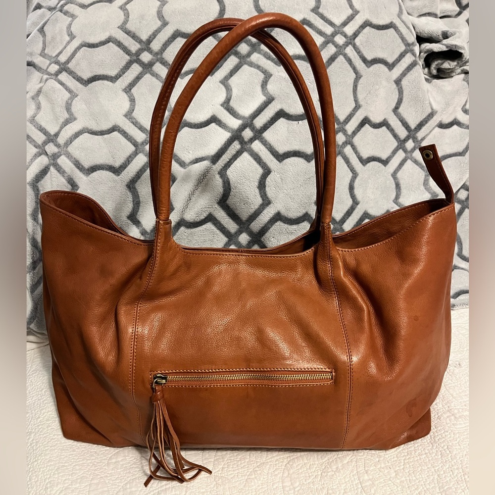 Sorpresa! Brand leather bag. Great condition!